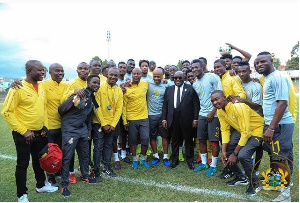 President Akufo-Addo in a pose with the Black Stars squad