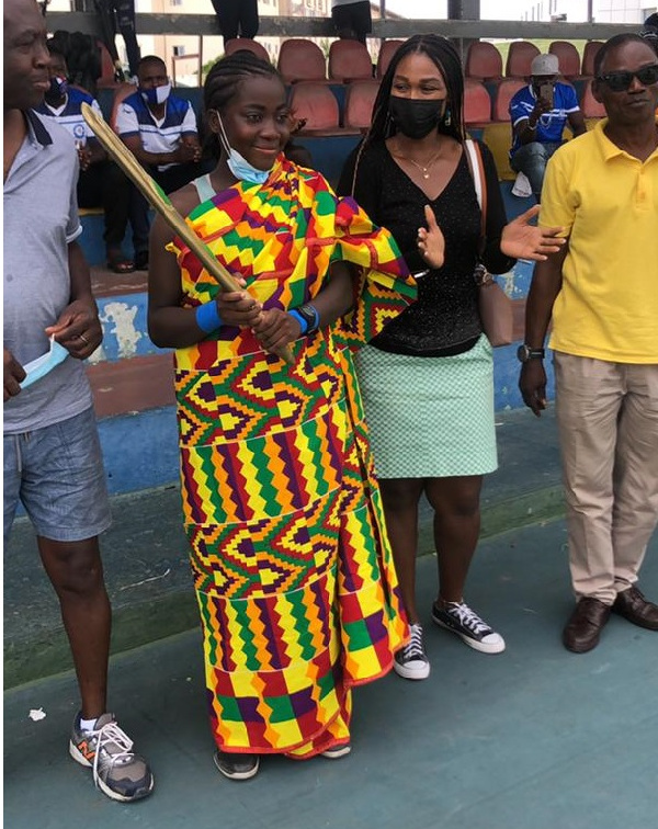 Grace Nyanyuie Tomegah with her award for winning the tourney