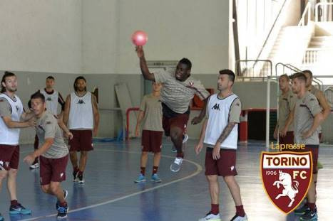 Afriyie Acquah with teammates in Handball game