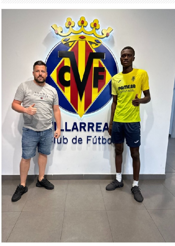 Kenneth Yeboah with Villarreal official