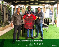 Asante Kotoko assistant coach, Miguel Bruno (R)