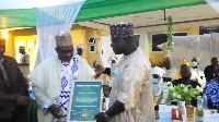 Marhaba Fm's morning show host,  Alhaji Sham'un Abdallah Bako receiving his award