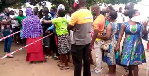 Registrants queue to get registered