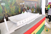 President Akufo-Addo examines the prototype of the Cathedral in the presence of David Adjaye