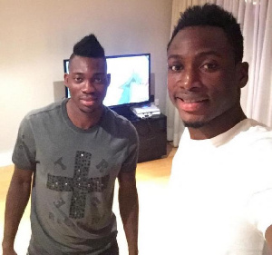 Baba Rahman takes a selfie with Christian Atsu