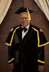 Dr Kwaku Oteng