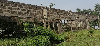 The abandoned 8-unit classroom block