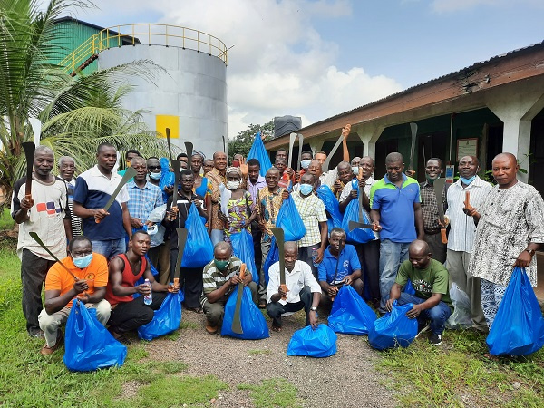 Picture of some beneficiaries of the relief package