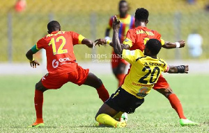 Accra Hearts of Oak and Kumasi Asante Kotoko players