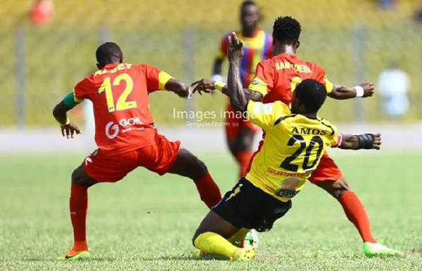 Accra Hearts of Oak and Kumasi Asante Kotoko players