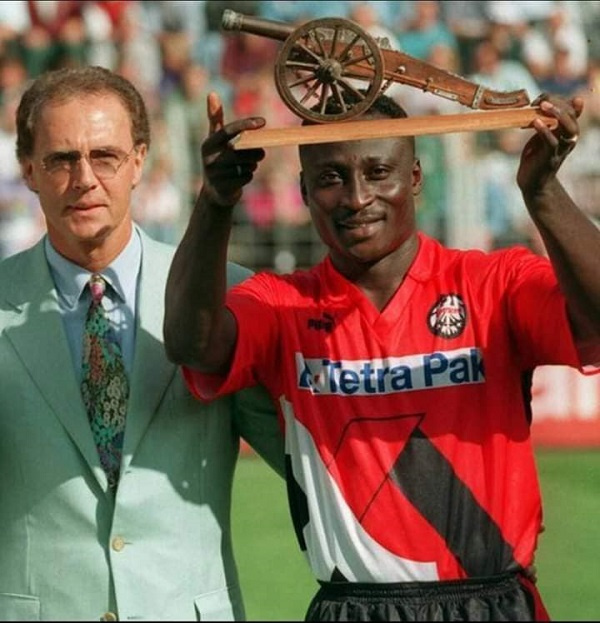 Toni Yeboah presented the Bundesliga goal king award