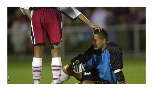 Nicky Salapu is consoled by teammate Young Im Min