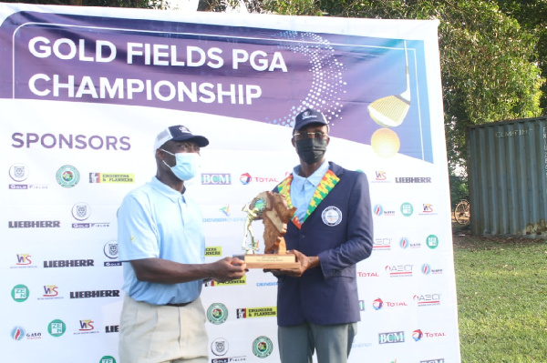 Torgah receiving his trophy