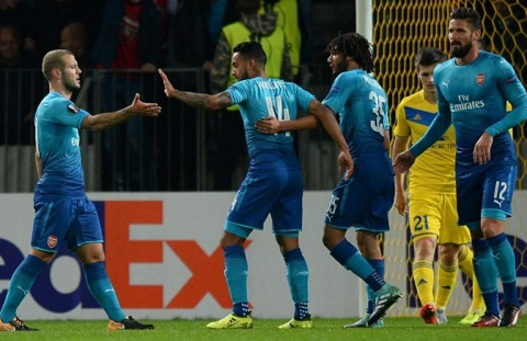 Theo Walcott scored twice as a much-changed Arsenal beat Bate Borisov