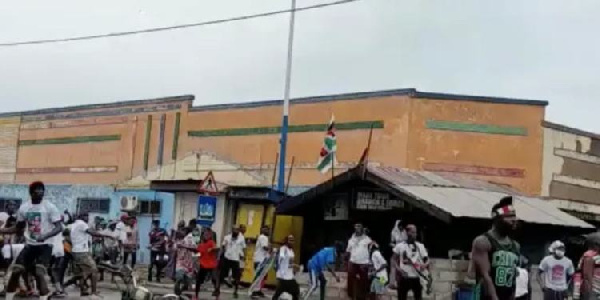 Violence erupted between supporters of NPP and NDC in Odododiodio constituency over the weekend