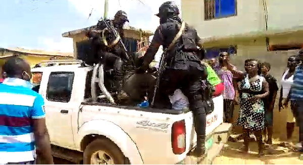 Policemen escorting the thugs to the police station