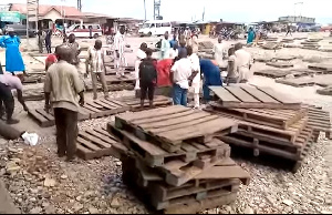 Onion sellers are now at Adjen Kotoku