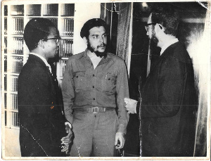 Fifi Hesse (left) photographed in Accra with Ernesto Che Guevara of Cuba (C) in 1965