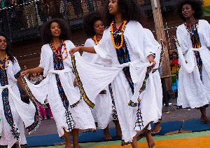 Ethiopian women dancing. Image via YouTube/ 2nacheki