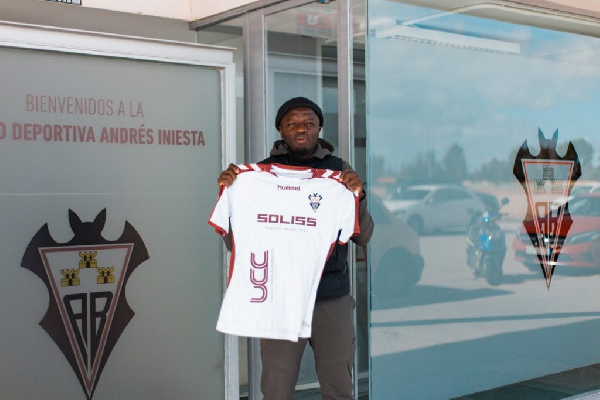 Sulley Muntari has signed a one-year deal with Albacete