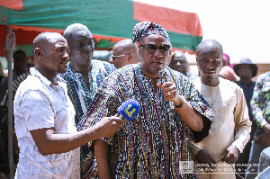 Ex-President Mahama speaking to the chiefs of Sunyani Zongo