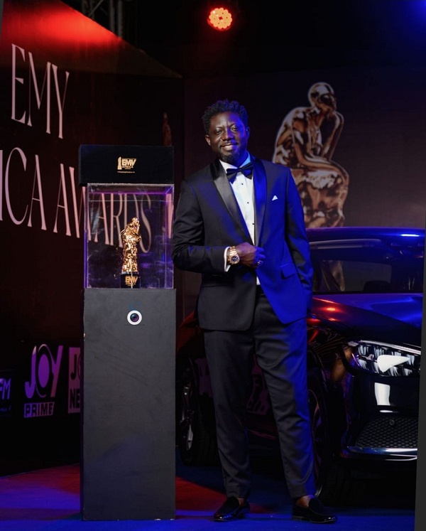 Ghanaian actor, Bill Asamoah displays the award he won at the event