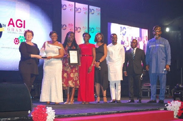 Staff and executives of Nestlé Ghana with the award