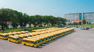 A photo of the buses parked at the forecourt of the Parliament House