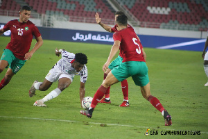 Mohammed Kudus battling for the ball