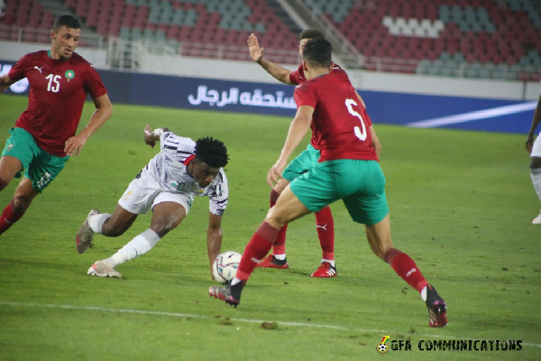 Mohammed Kudus battling for the ball