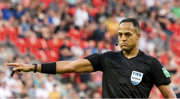 Referee Ismail Elfath