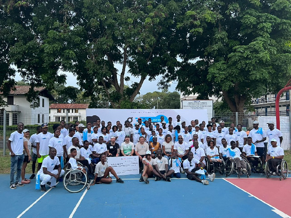 Instructors and participants in a group photo after the event