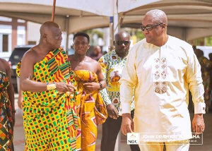 Otumfuo Osei Tutu II (left), John Dramani Mahama (right)