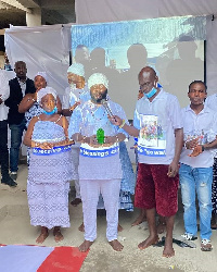 Teshie Gbuglah Obahiaa Mantse,  Nii Martey Laryea I (middle)