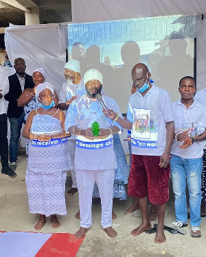 Teshie Gbuglah Obahiaa Mantse,  Nii Martey Laryea I (middle)