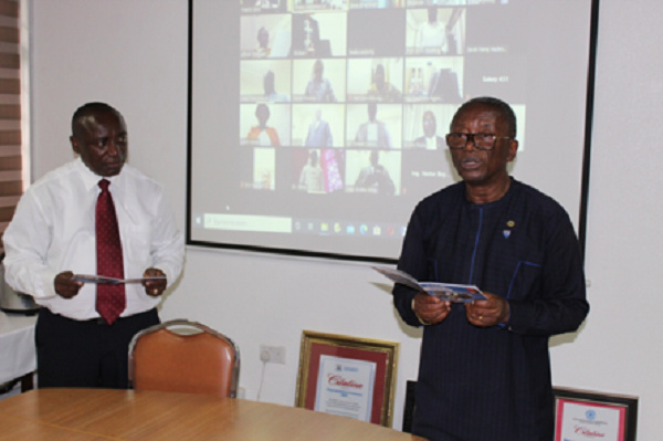 President of GhIE, Ing. Alexander Leslie Ayeh (right), swearing-in the Senior Engineers