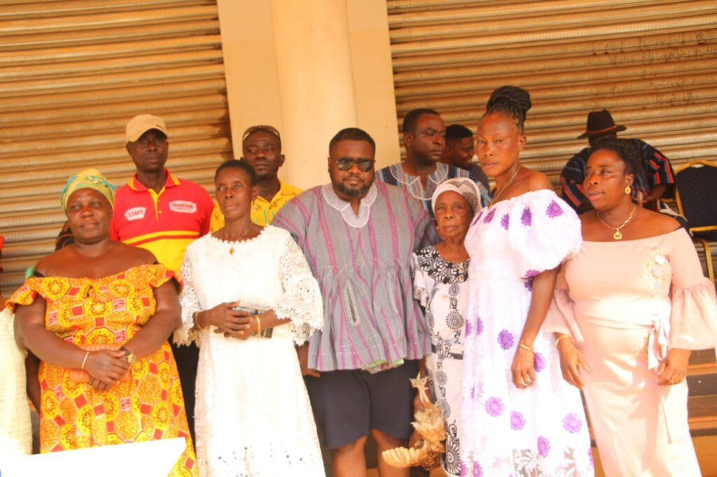 The Nkosuohene with some widows