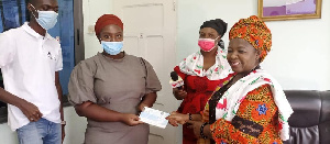 Nana Frimpongmaa Sarpong Kumakumaa Presents Cash To GIJ