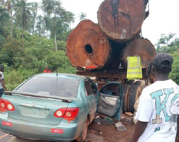 Pickup truck also crashed into the same timber truck, causing multiple injuries