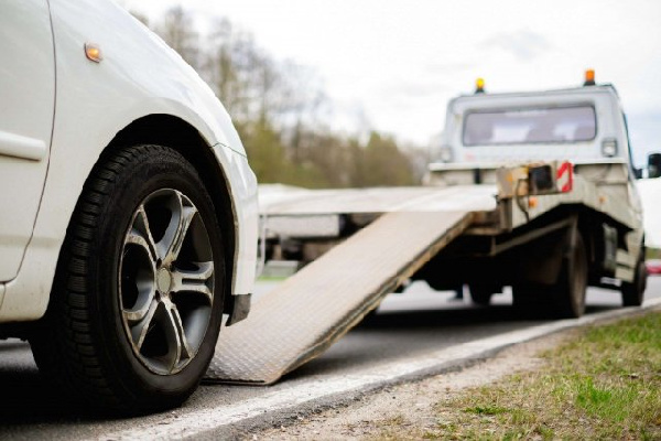 A towing vehicle at work