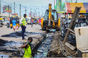 As part of the clean-up and desilting exercise, the AMA engaged with traders and commuters