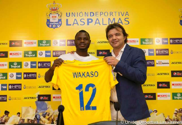 Las Palmas unveil Mubarak Wakaso