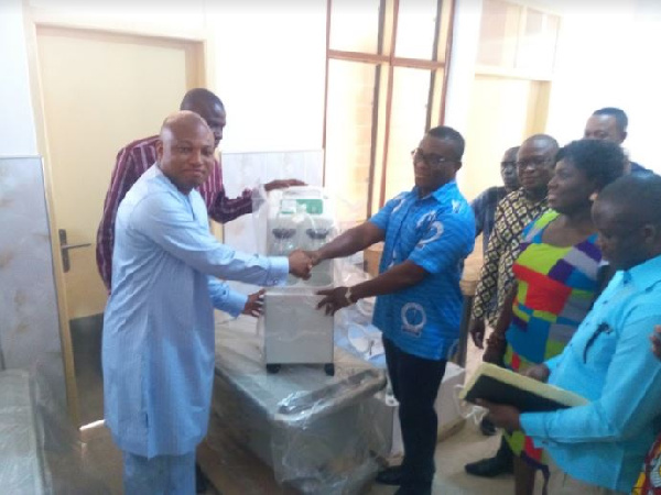 Ablakwa presenting the equipment to the neonatal intensive care unit of the Battor Catholic Hospital