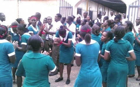 The nurses on Monday began their picketing