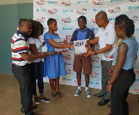 Seth Oteng presenting braille to students