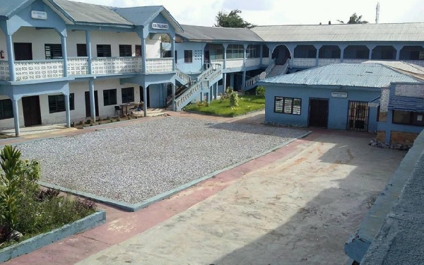 The building is to house  female load carriers (Kayayei) in the Ashanti Region