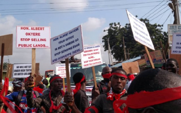 Residents hit the streets to demonstrate against Alfred the MCE, Alfred Okyere