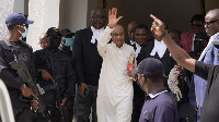 Officials of Department of State Services (DSS) don re-arrest suspended Gv Godwin Emefiele