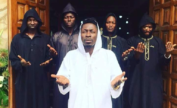 Shatta Wale (in white) has threatened to burn some churches if he is alive by December