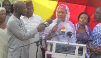 Samira Bawumia addressing the market women at Atonsu